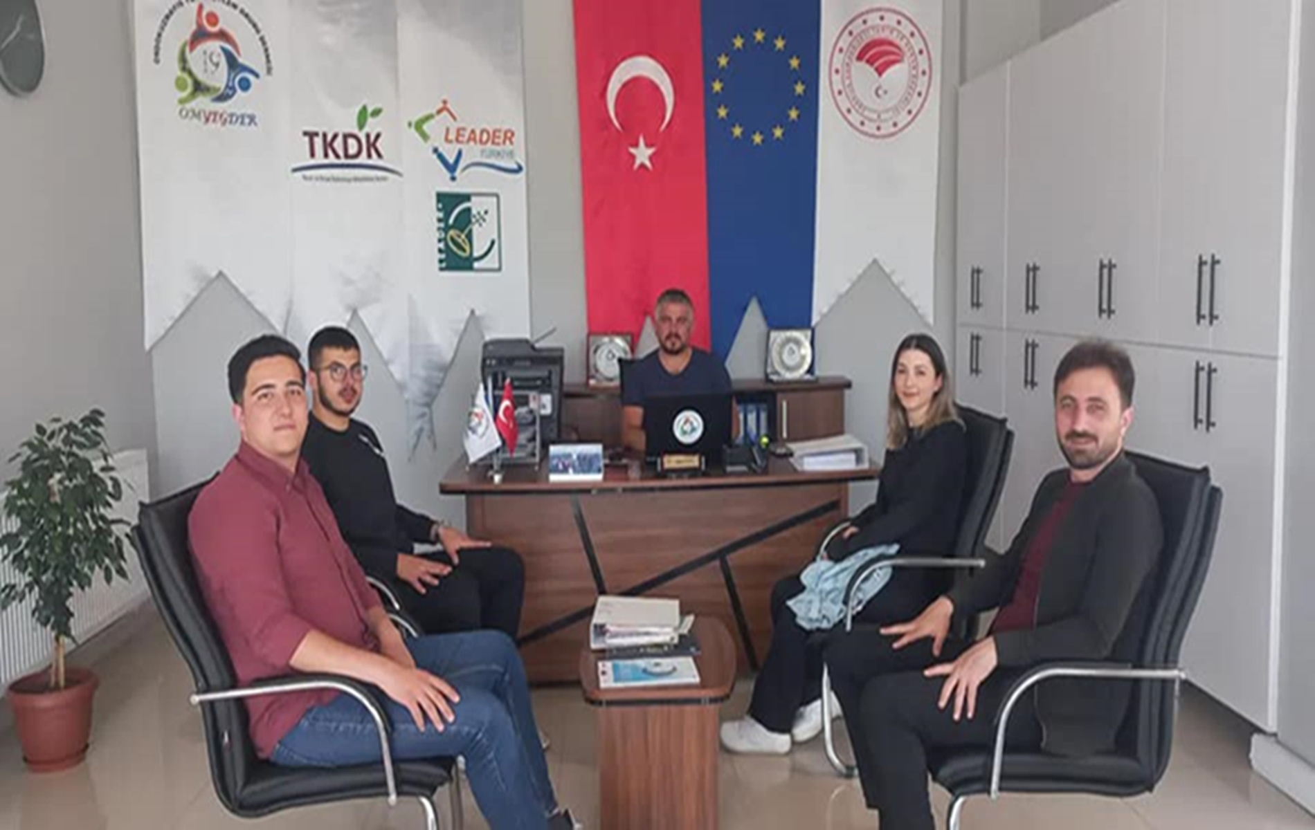 ÜNİVERSİTE ÖĞRENCİLERİNE LEADER VE OMYEGDER BİLGİLENDİRMESİ YAPILDI ÜNİVERSİTE ÖĞRENCİLERİNE LEADER VE OMYEGDER BİLGİLENDİRMESİ YAPILDI