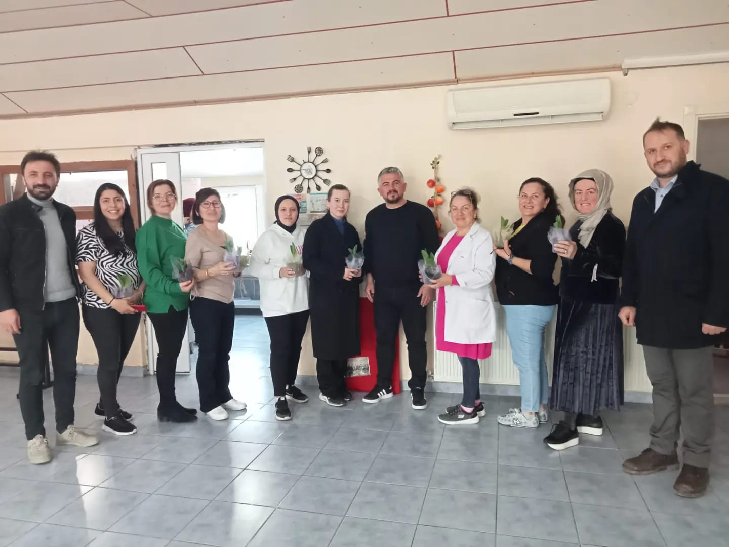 İLÇEMİZDEKİ KADINLARIN DÜNYA KADINLAR GÜNÜNÜ KUTLADIK İLÇEMİZDEKİ KADINLARIN DÜNYA KADINLAR GÜNÜNÜ KUTLADIK